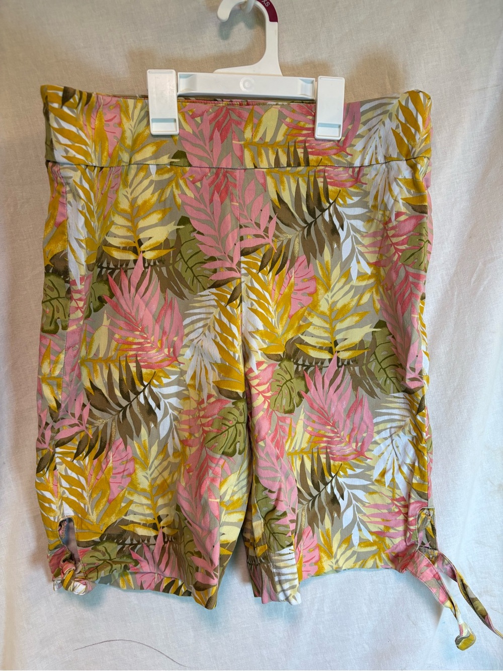 Coral Bay Womens 14 Pink Tropical Palm Print Bermuda Shorts Stretch Pull On